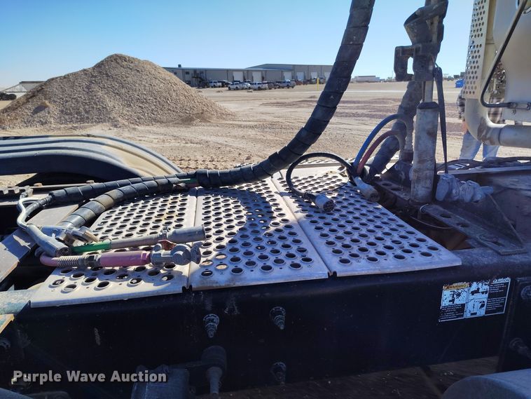 image for item DV6663 2011 Kenworth  T800 semi truck