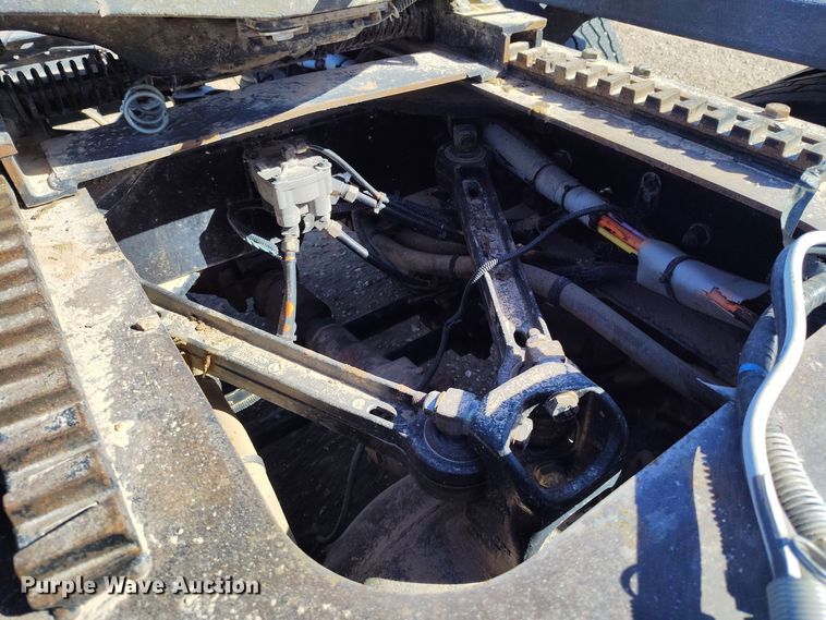 image for item DV6663 2011 Kenworth  T800 semi truck