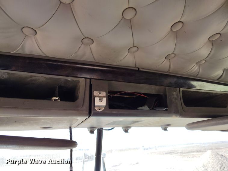 image for item DV6663 2011 Kenworth  T800 semi truck