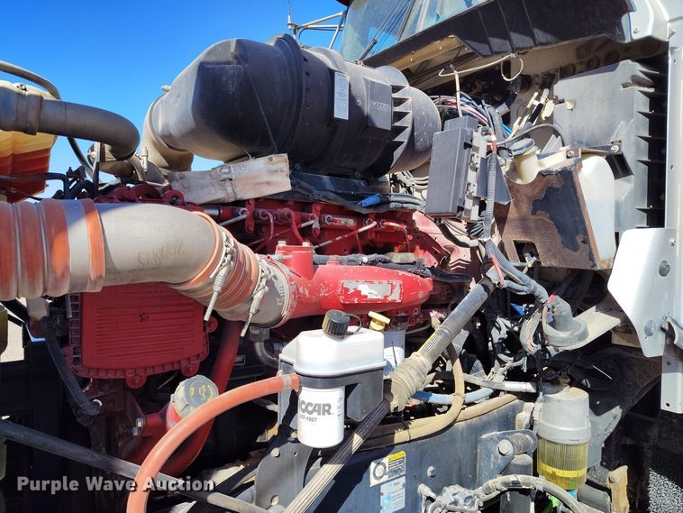 image for item DV6663 2011 Kenworth  T800 semi truck