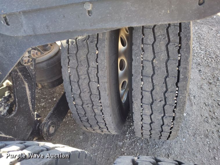 image for item DV6663 2011 Kenworth  T800 semi truck