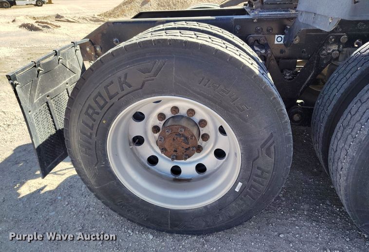 image for item DV6663 2011 Kenworth  T800 semi truck