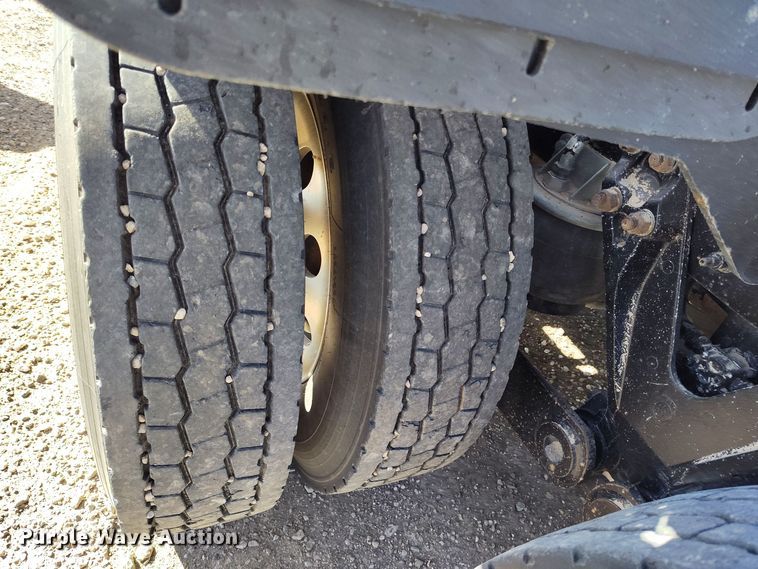 image for item DV6663 2011 Kenworth  T800 semi truck