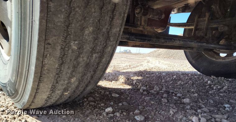 image for item DV6663 2011 Kenworth  T800 semi truck