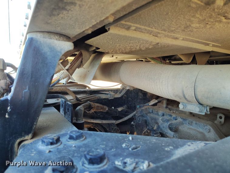 image for item DV6664 2013 Kenworth  T800 semi truck