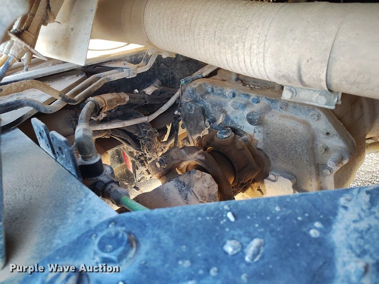 image for item DV6664 2013 Kenworth  T800 semi truck