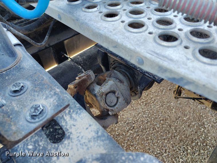 image for item DV6664 2013 Kenworth  T800 semi truck