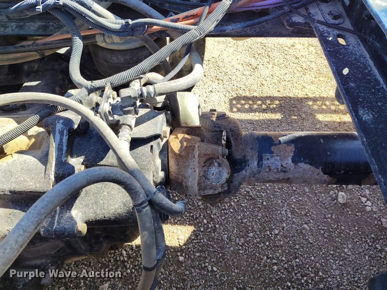 image for item DV6664 2013 Kenworth  T800 semi truck