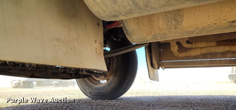 image for item DV6664 2013 Kenworth  T800 semi truck