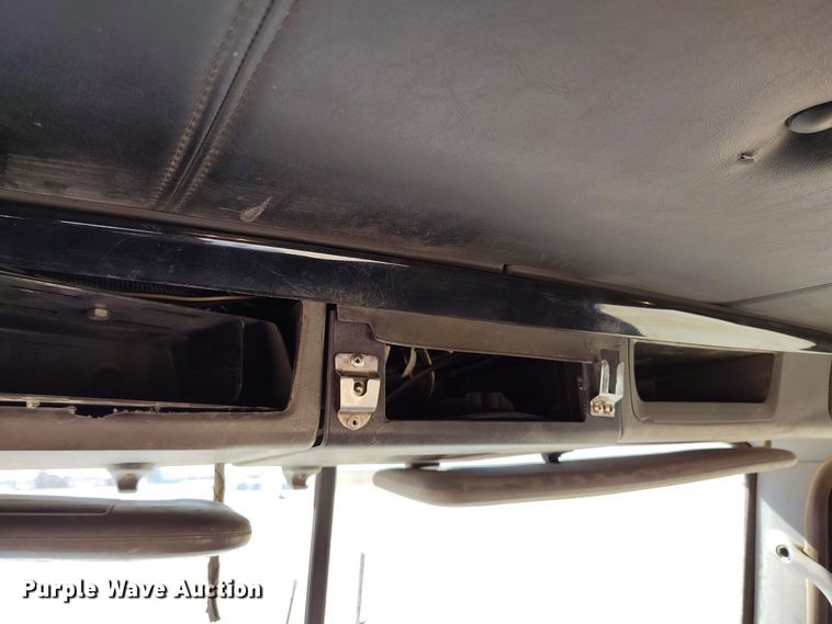 image for item DV6664 2013 Kenworth  T800 semi truck