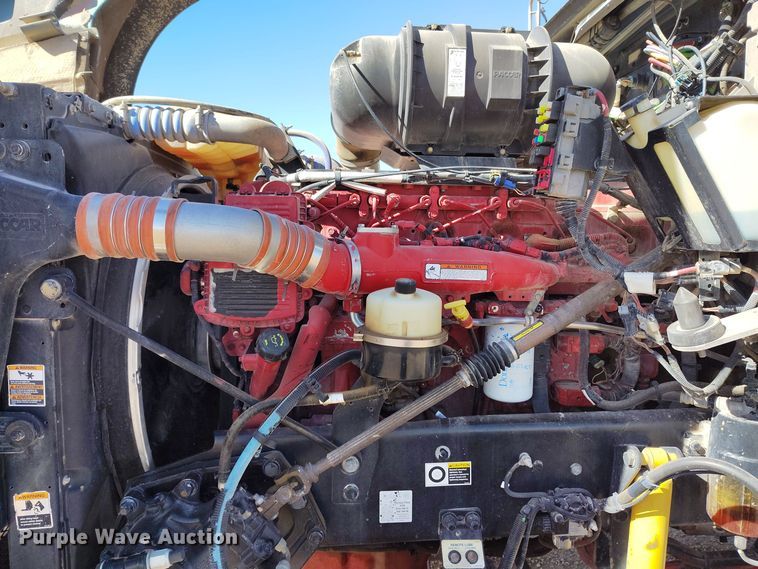 image for item DV6664 2013 Kenworth  T800 semi truck