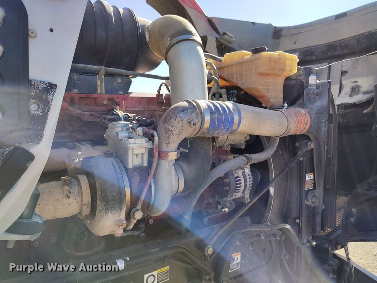 image for item DV6664 2013 Kenworth  T800 semi truck