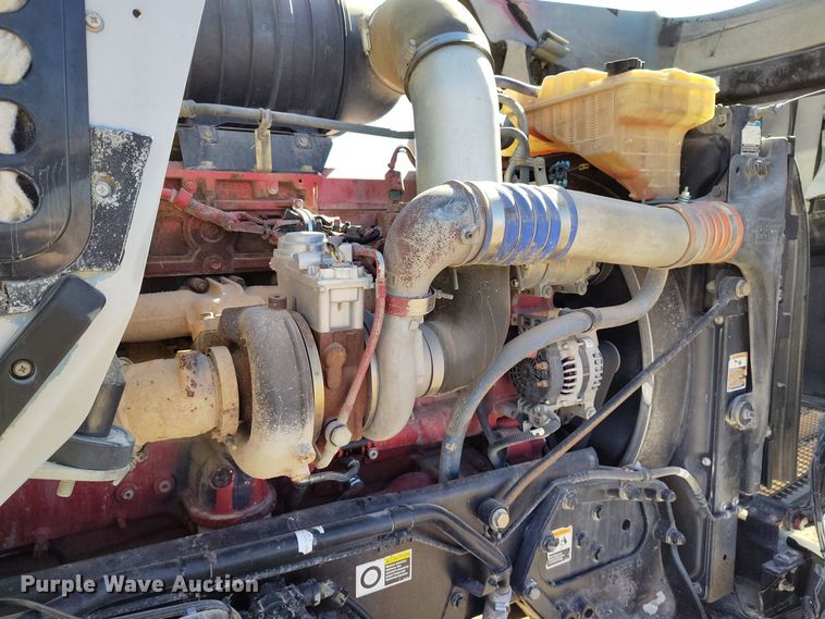 image for item DV6664 2013 Kenworth  T800 semi truck