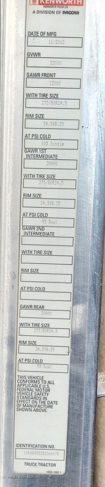 image for item DV6664 2013 Kenworth  T800 semi truck