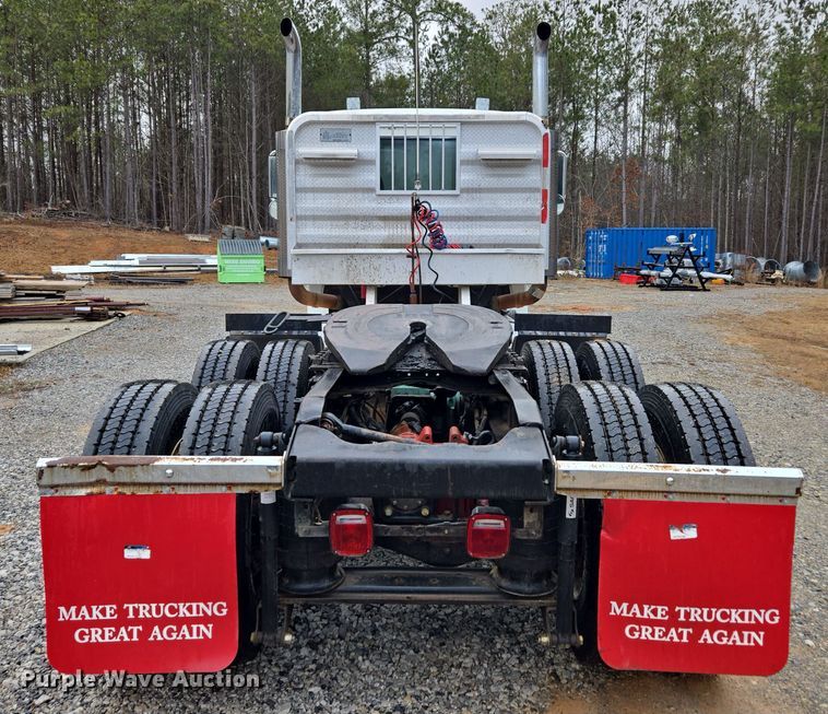 image for item EC3456 2006 Mack CHN613 semi truck