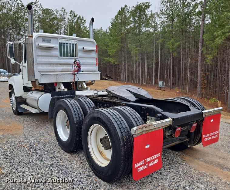 image for item EC3456 2006 Mack CHN613 semi truck