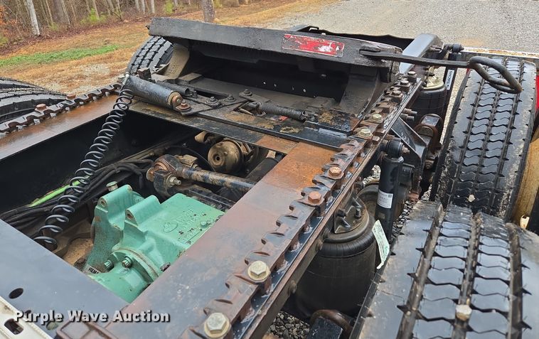 image for item EC3456 2006 Mack CHN613 semi truck