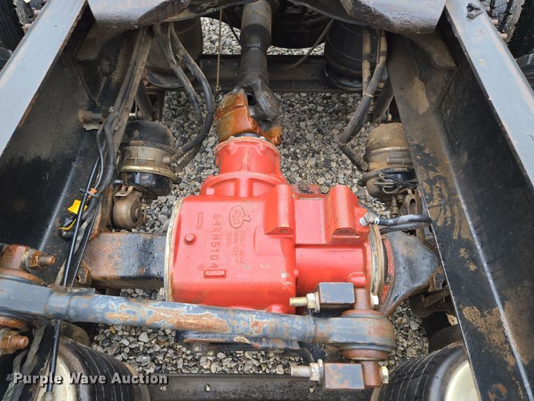 image for item EC3456 2006 Mack CHN613 semi truck