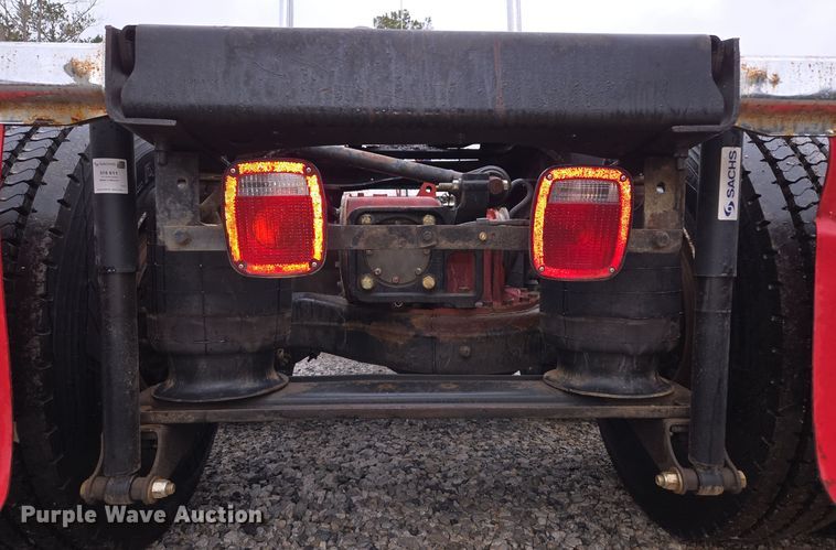 image for item EC3456 2006 Mack CHN613 semi truck