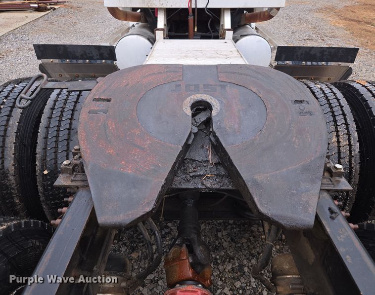 image for item EC3456 2006 Mack CHN613 semi truck