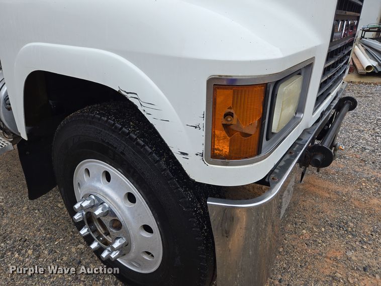 image for item EC3456 2006 Mack CHN613 semi truck