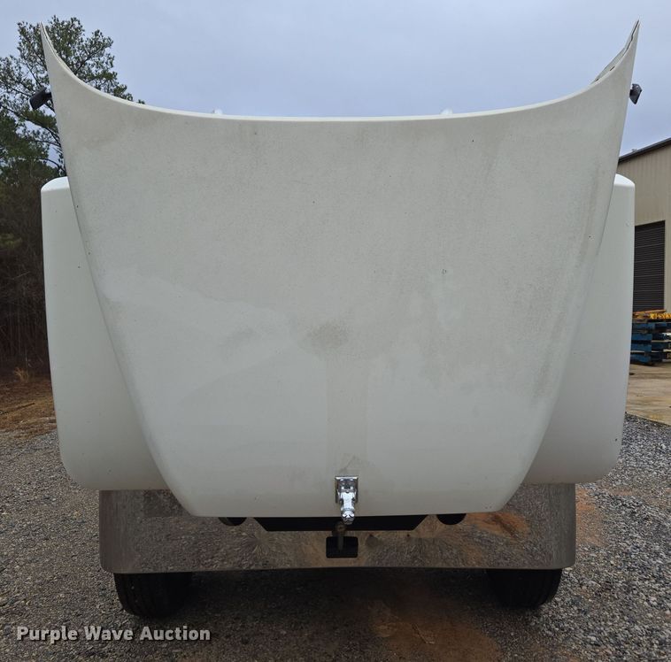 image for item EC3456 2006 Mack CHN613 semi truck