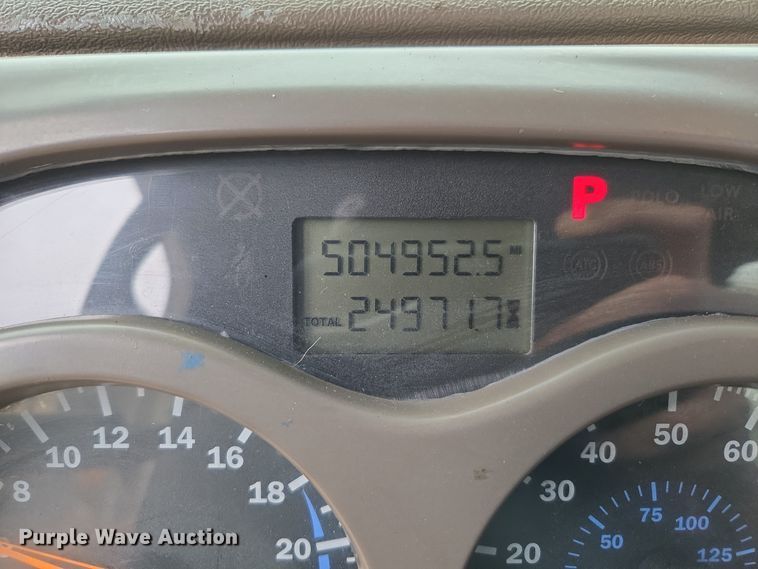 image for item EC3456 2006 Mack CHN613 semi truck