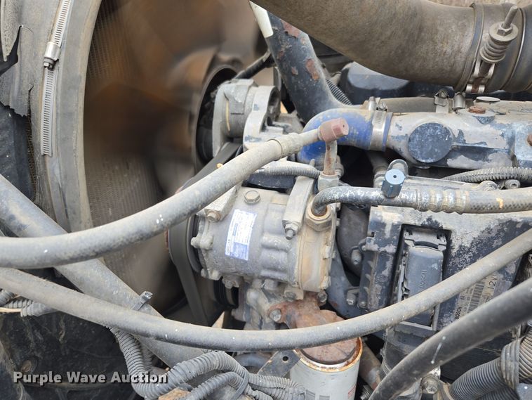 image for item EC3456 2006 Mack CHN613 semi truck