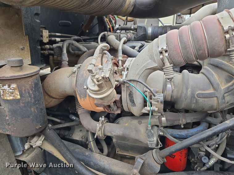 image for item EC3456 2006 Mack CHN613 semi truck