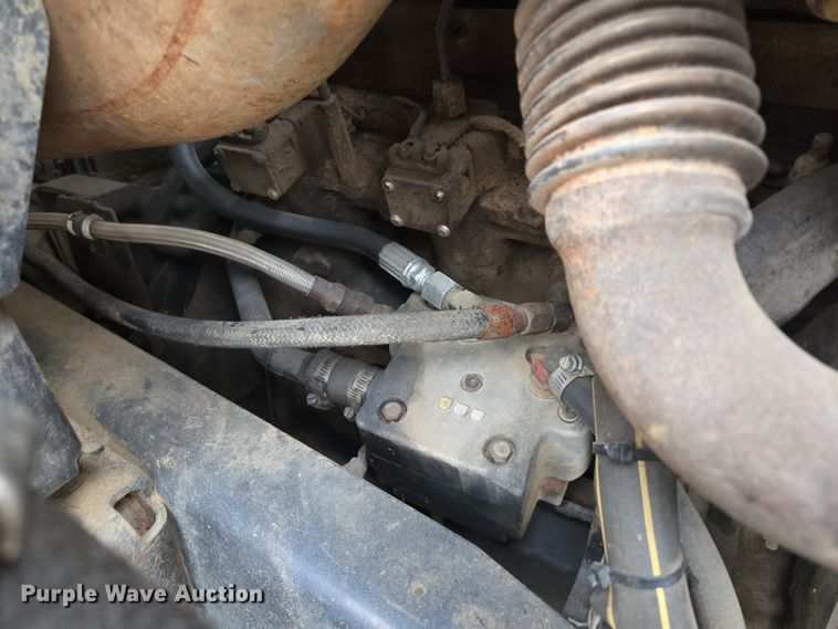 image for item EC3456 2006 Mack CHN613 semi truck