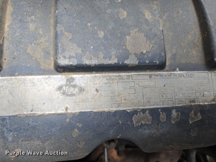 image for item EC3456 2006 Mack CHN613 semi truck