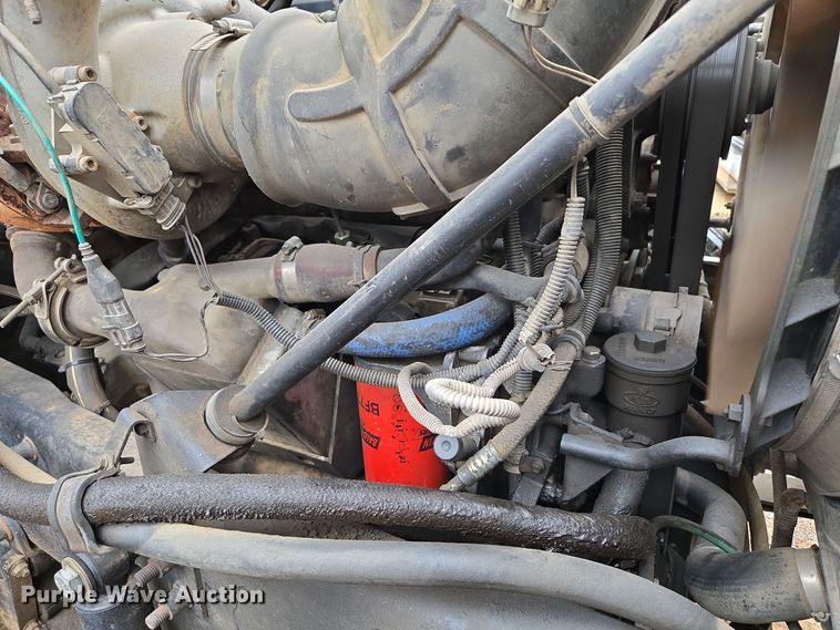 image for item EC3456 2006 Mack CHN613 semi truck