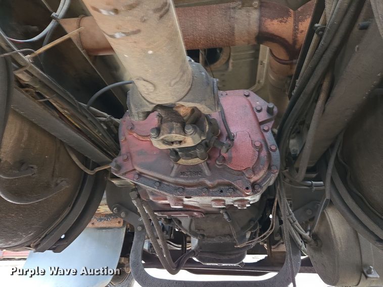 image for item EC3456 2006 Mack CHN613 semi truck