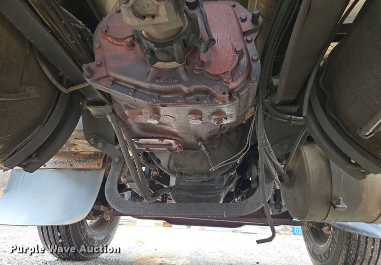 image for item EC3456 2006 Mack CHN613 semi truck