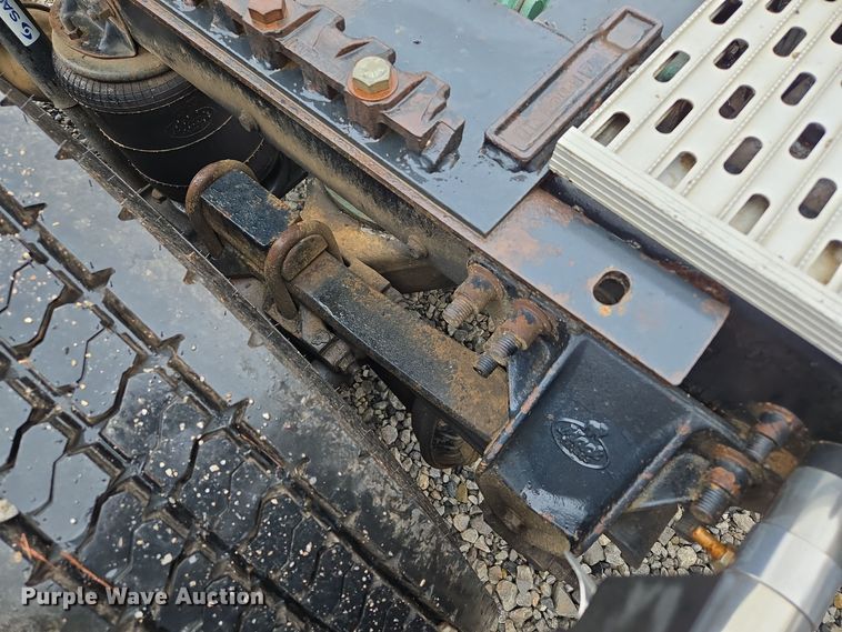 image for item EC3456 2006 Mack CHN613 semi truck