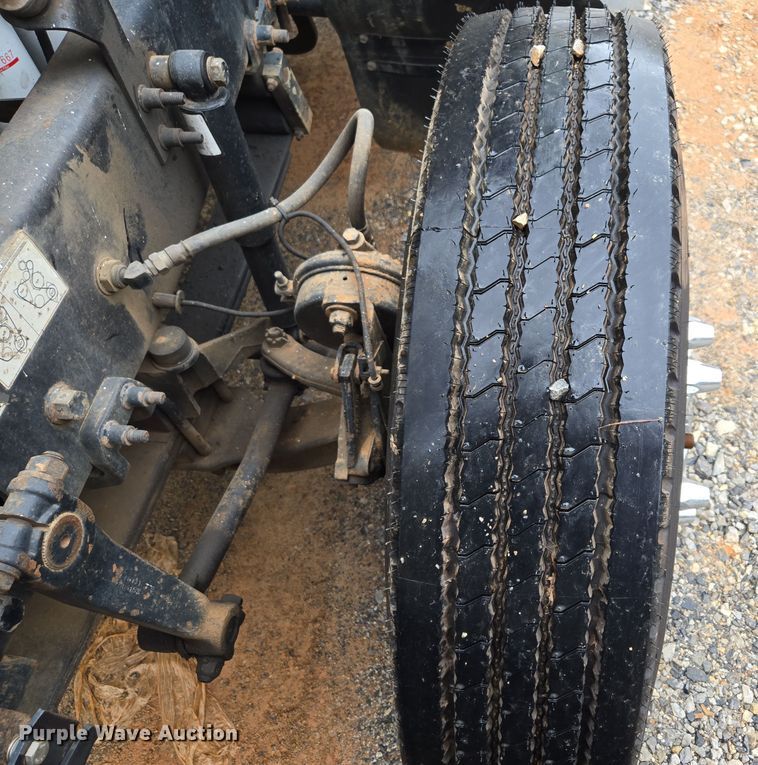 image for item EC3456 2006 Mack CHN613 semi truck