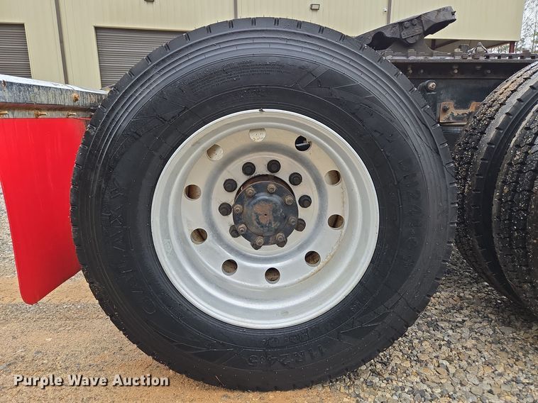 image for item EC3456 2006 Mack CHN613 semi truck