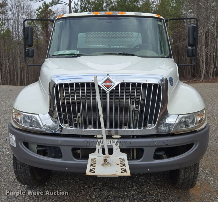 image for item EC3457 2018 International 4300 utility / service truck