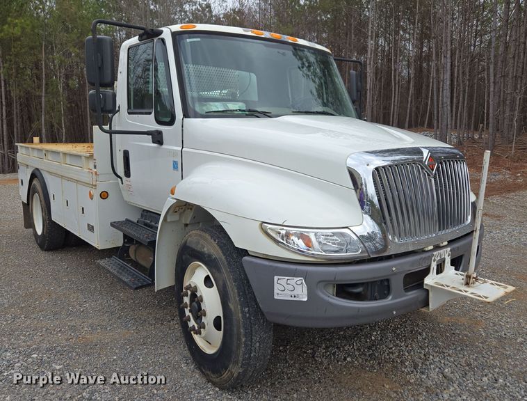 image for item EC3457 2018 International 4300 utility / service truck