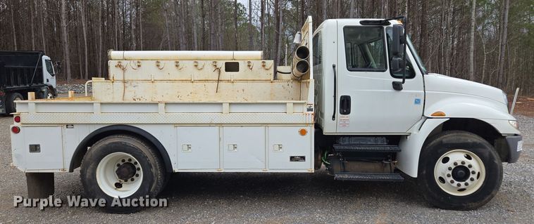 image for item EC3457 2018 International 4300 utility / service truck