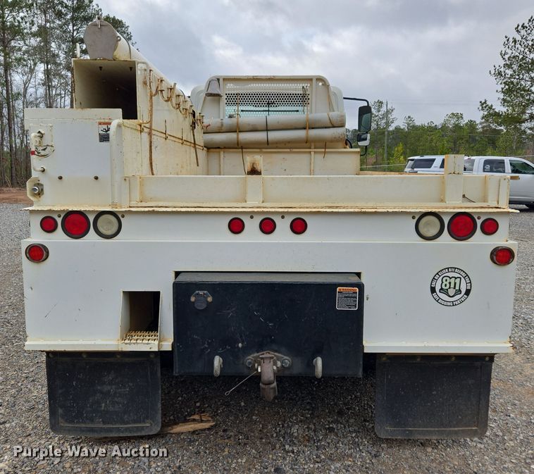 image for item EC3457 2018 International 4300 utility / service truck