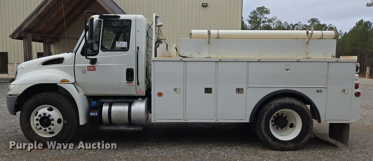 image for item EC3457 2018 International 4300 utility / service truck
