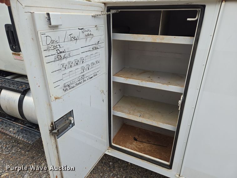 image for item EC3457 2018 International 4300 utility / service truck