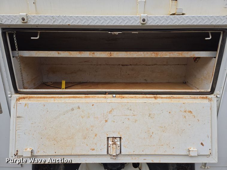 image for item EC3457 2018 International 4300 utility / service truck