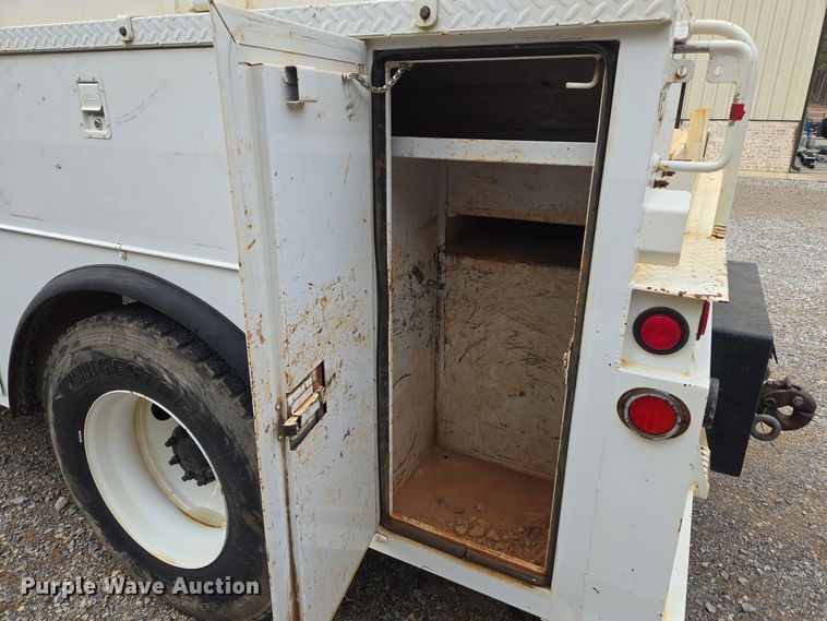 image for item EC3457 2018 International 4300 utility / service truck