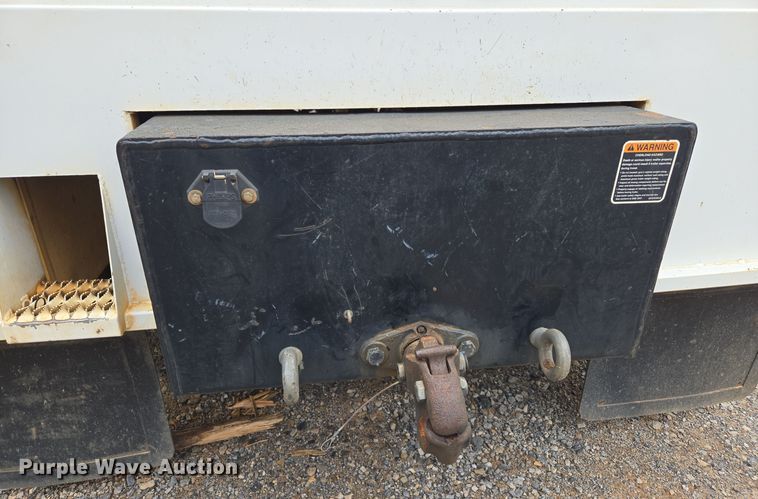 image for item EC3457 2018 International 4300 utility / service truck