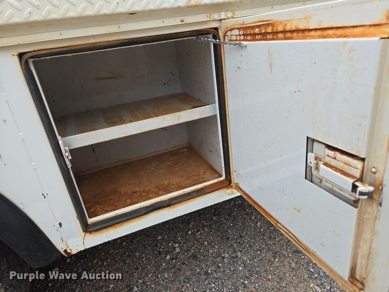 image for item EC3457 2018 International 4300 utility / service truck