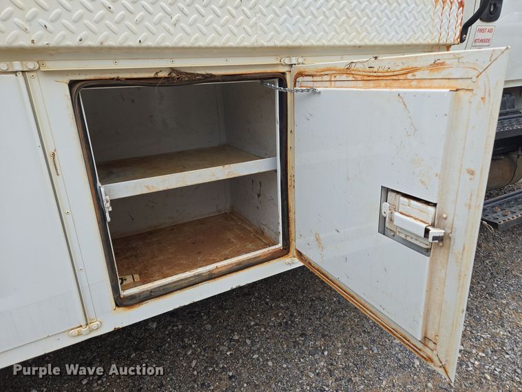 image for item EC3457 2018 International 4300 utility / service truck