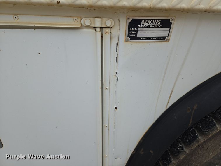 image for item EC3457 2018 International 4300 utility / service truck