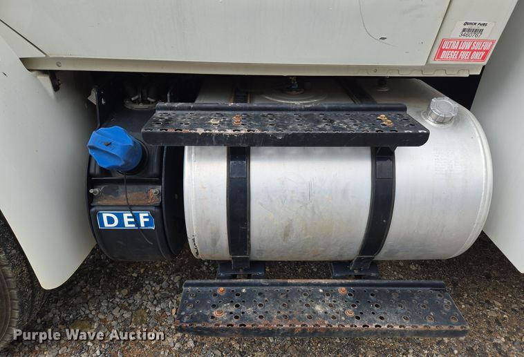 image for item EC3457 2018 International 4300 utility / service truck